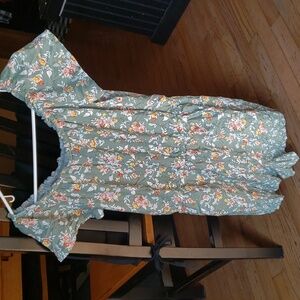 WOMENS ROMPER SIZE MEDIUM, GREAT FOR FALL!